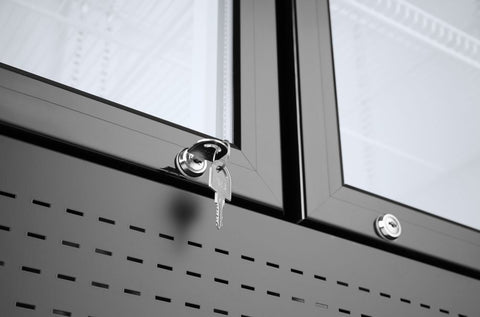 Rückwandkühlschrank mit hinterleuchteter Blende, zweitürig