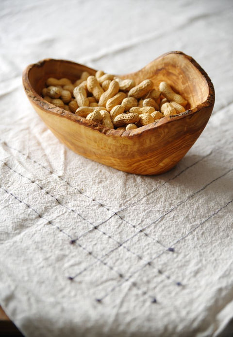 Dekorative Schale aus Olivenholz