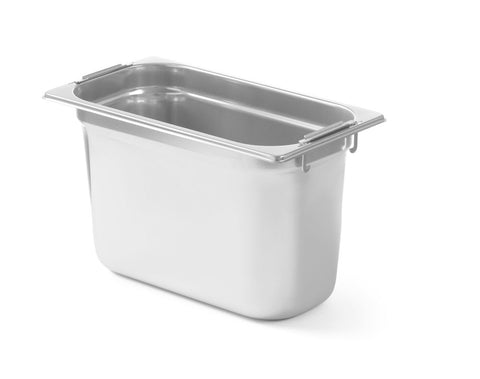 GN-Behälter mit einklappbaren Griffen