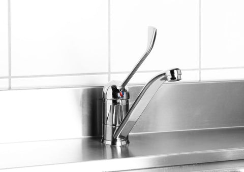 Wasserhahn mit langem Hebel